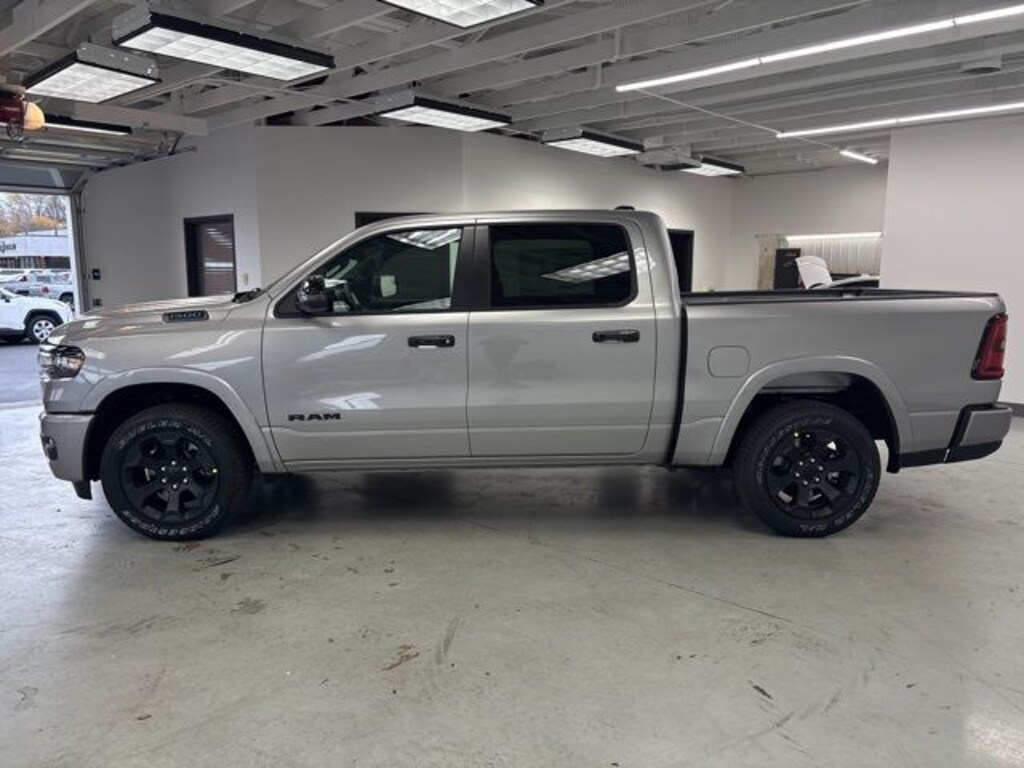 New 2025 Ram 1500 BIG HORN CREW CAB 4X4 5'7 BOX Pickup