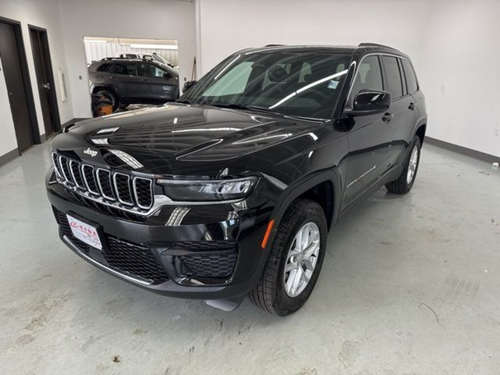New 2025 Jeep Grand Cherokee LAREDO X 4X4 Sport Utility