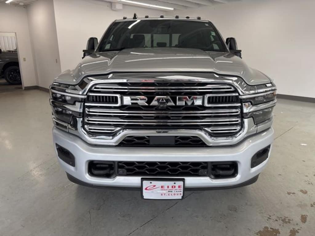 New 2026 Ram 3500 LARAMIE CREW CAB 4X4 6'4 BOX Pickup