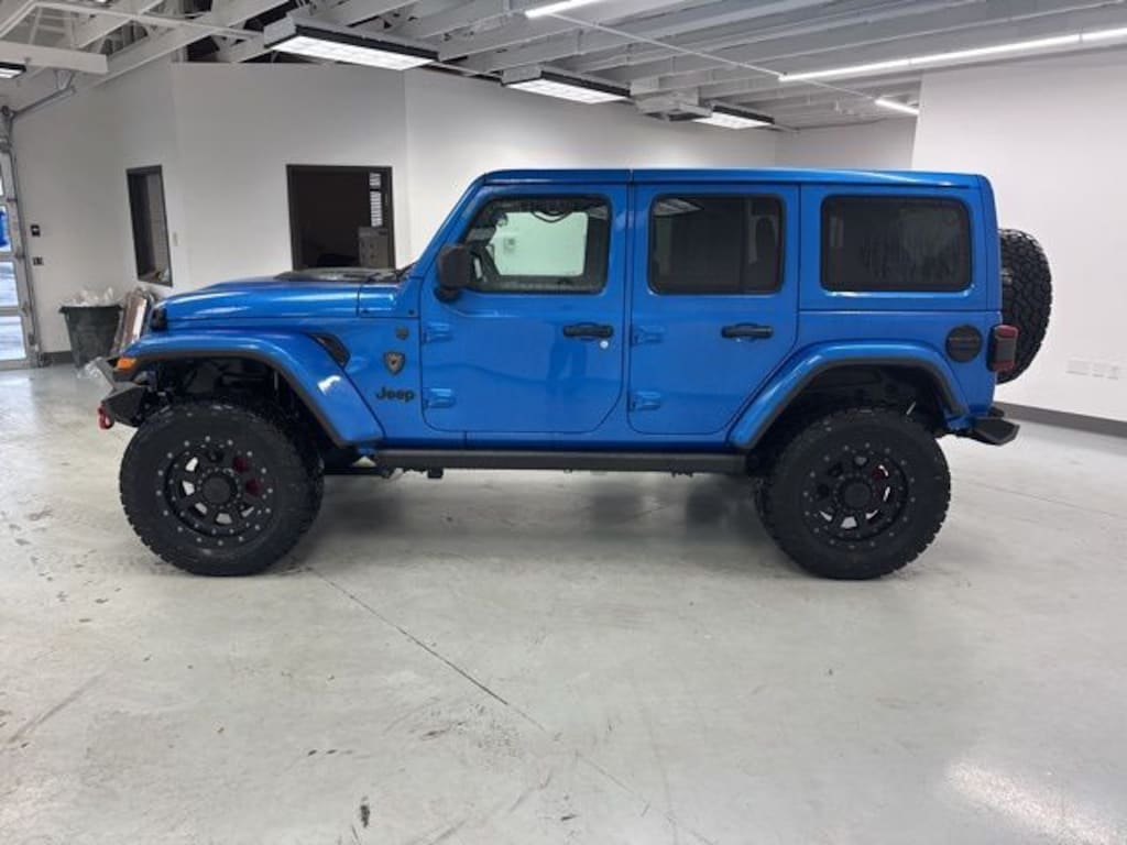 New 2025 Jeep Wrangler 4-DOOR SAHARA Sport Utility