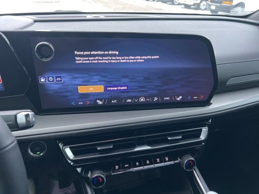 Used 2024 Chevrolet Traverse LT SUV