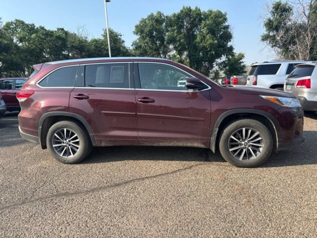 Used 2018 Toyota Highlander SE
