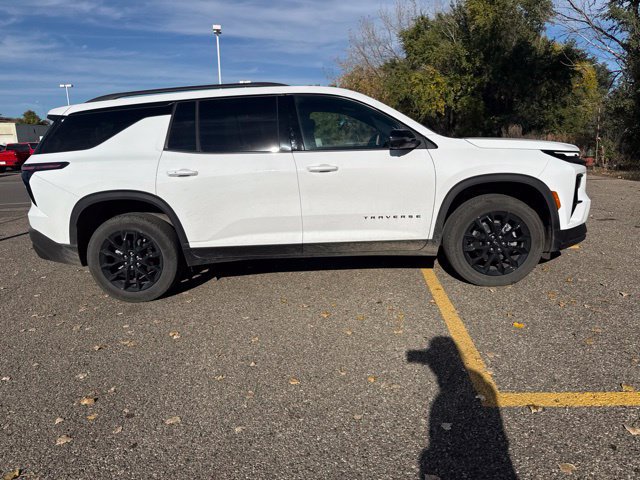 Used 2025 Chevrolet Traverse LT SUV