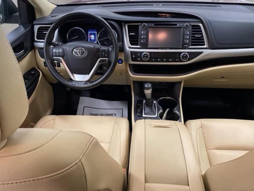 Used 2018 Toyota Highlander SE