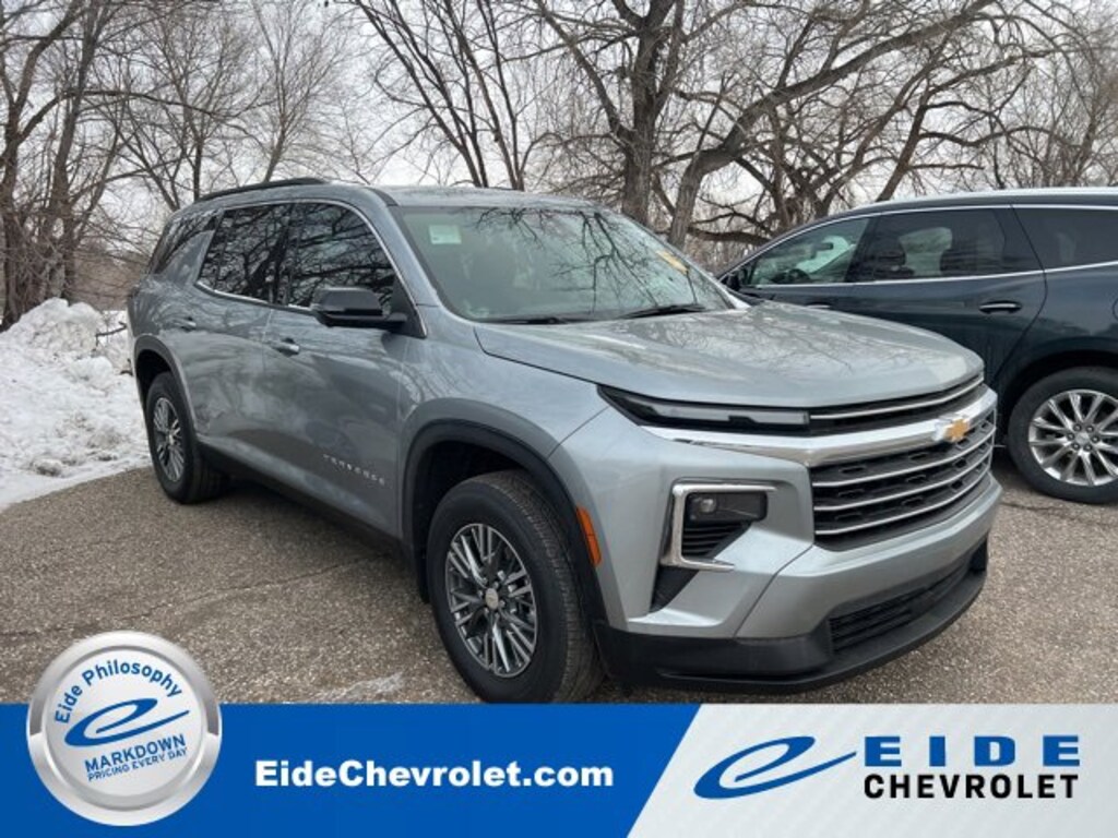 Used 2024 Chevrolet Traverse LT SUV