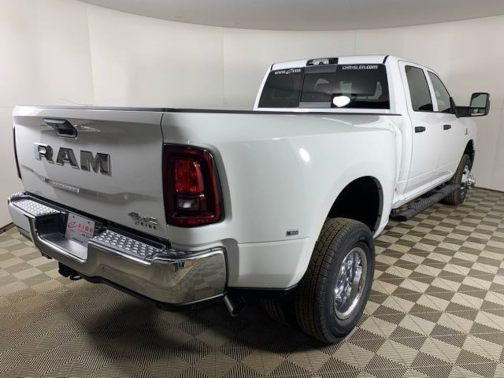 New 2026 Ram 3500 TRADESMAN CREW CAB 4X4 8' BOX Pickup