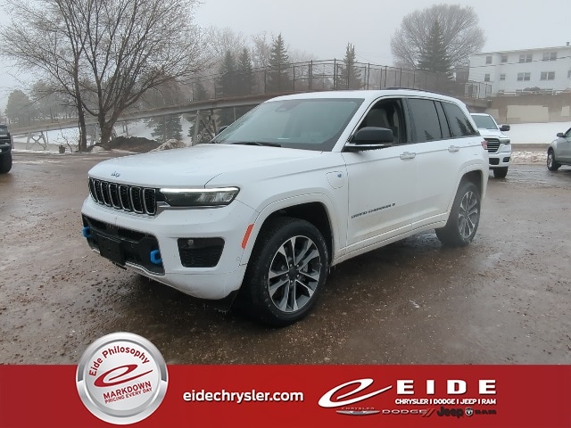 2022 Jeep Grand Cherokee Overland 4xe's photo