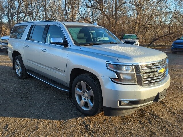 2018 Chevrolet Suburban Premier photo 2