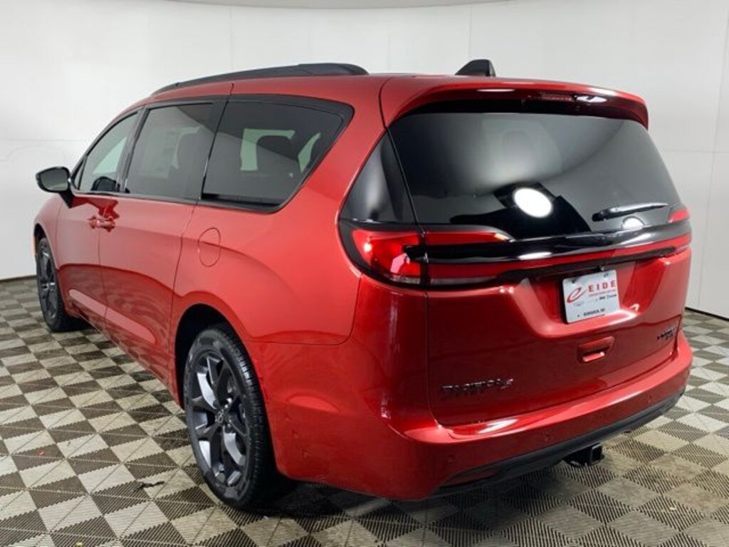 New 2026 Chrysler Pacifica LIMITED AWD Passenger Van