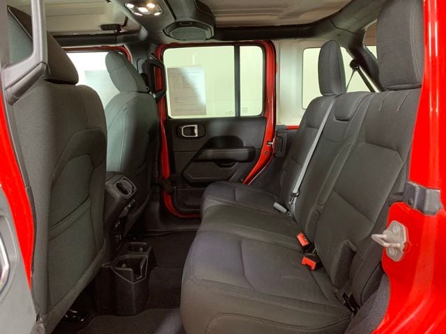2023 Jeep Wrangler 4-Door Sahara - Photo 25