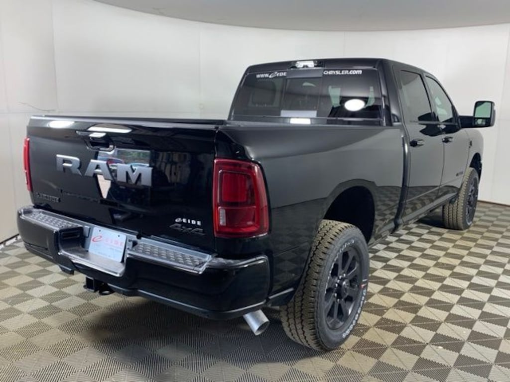 New 2026 Ram 3500 LARAMIE CREW CAB 4X4 6'4 BOX Pickup