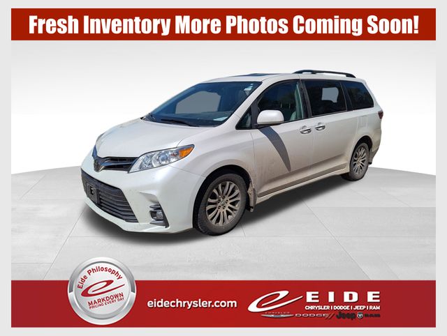 2019 Toyota Sienna XLE V6 8-Passenger's photo