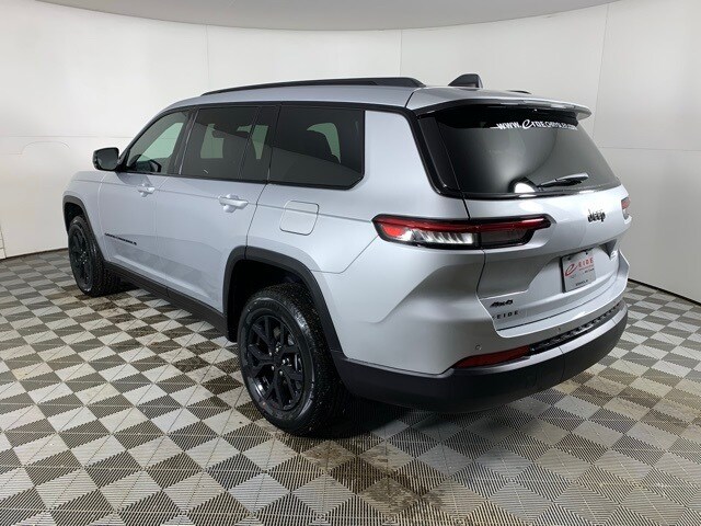2025 Jeep Grand Cherokee Laredo Altitude X photo 3