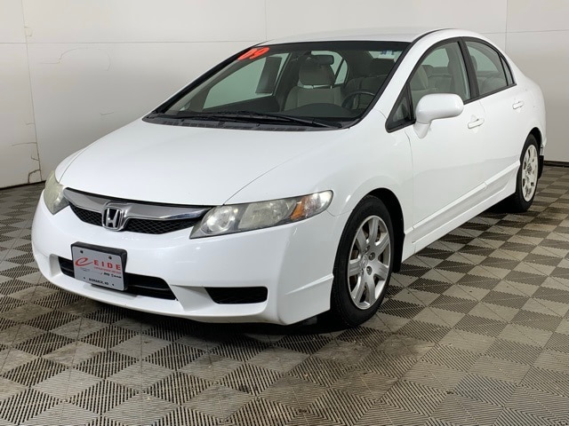 Used 2009 Honda Civic LX with VIN 19XFA16599E044468 for sale in Bismarck, ND