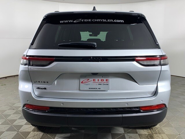 2025 Jeep Grand Cherokee Altitude photo 3