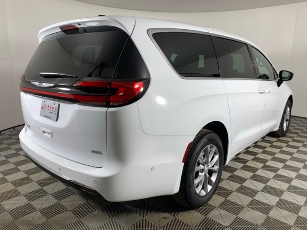 New 2026 Chrysler Pacifica SELECT AWD Passenger Van