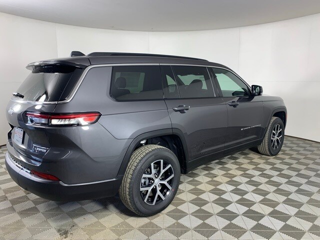 2025 Jeep Grand Cherokee Limited photo 2