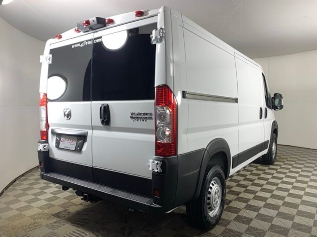 New 2026 Ram ProMaster PROMASTER 1500 TRADESMAN CARGO VAN LOW ROOF 136' W Cargo Van