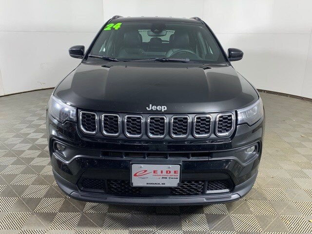 2024 Jeep Compass Latitude photo 3