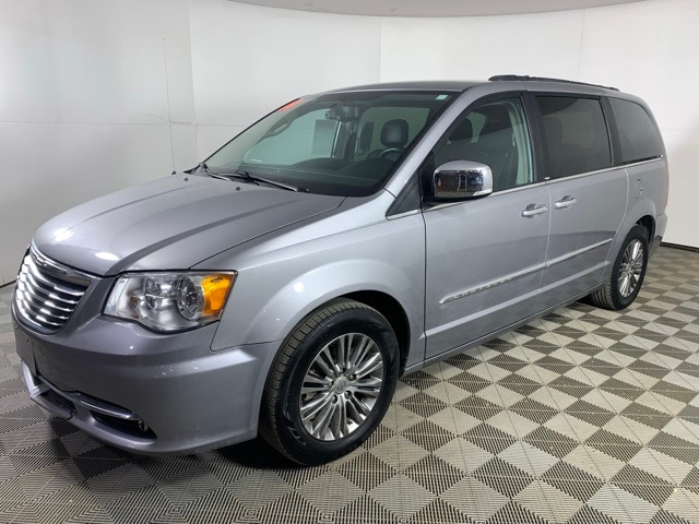 Used 2014 Chrysler Town & Country Touring-L with VIN 2C4RC1CG5ER251705 for sale in Bismarck, ND