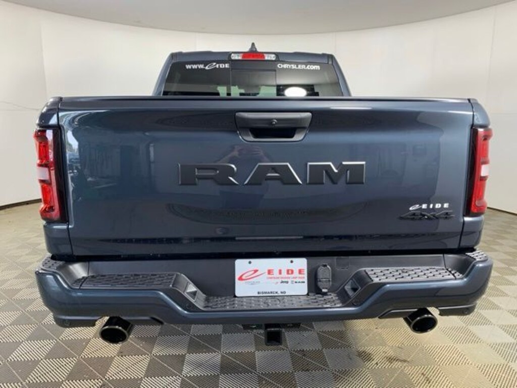 New 2026 Ram 1500 EXPRESS CREW CAB 4X4 5'7 BOX Pickup