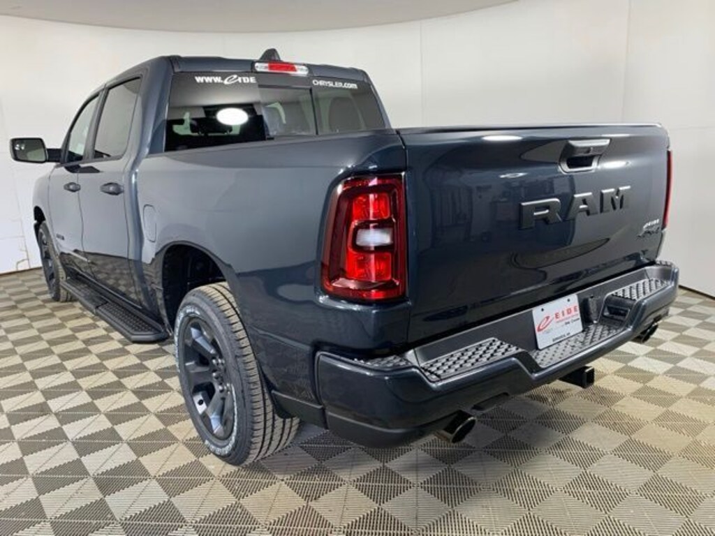 New 2026 Ram 1500 EXPRESS CREW CAB 4X4 5'7 BOX Pickup