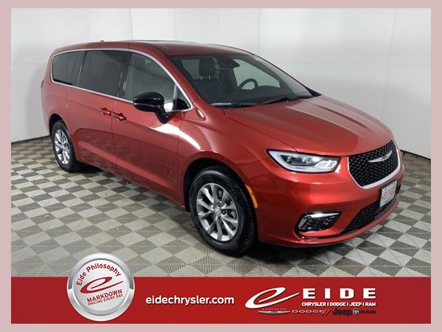 2026 Chrysler Pacifica Select AWD's photo