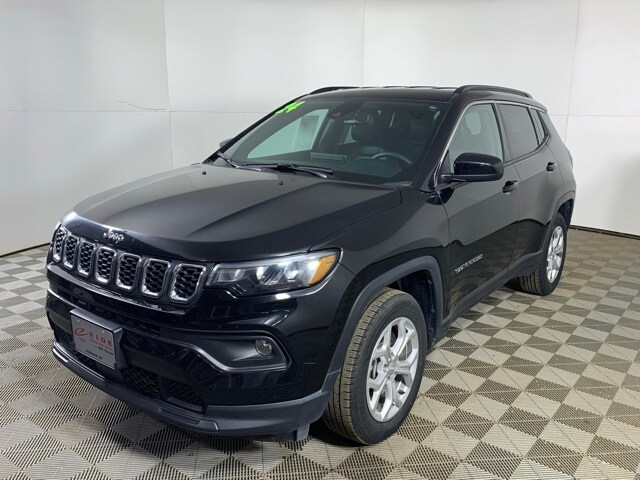 2024 Jeep Compass Latitude photo 2