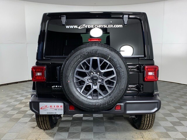 2025 Jeep Wrangler Sahara photo 4