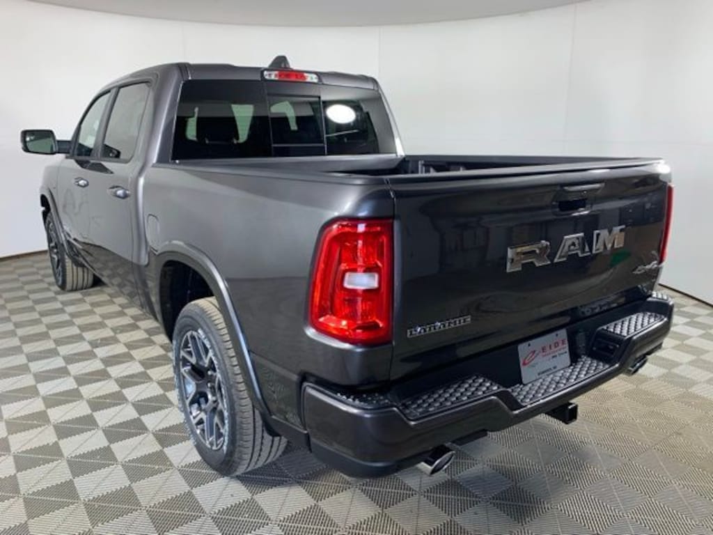 New 2026 Ram 1500 LARAMIE CREW CAB 4X4 5'7 BOX Pickup