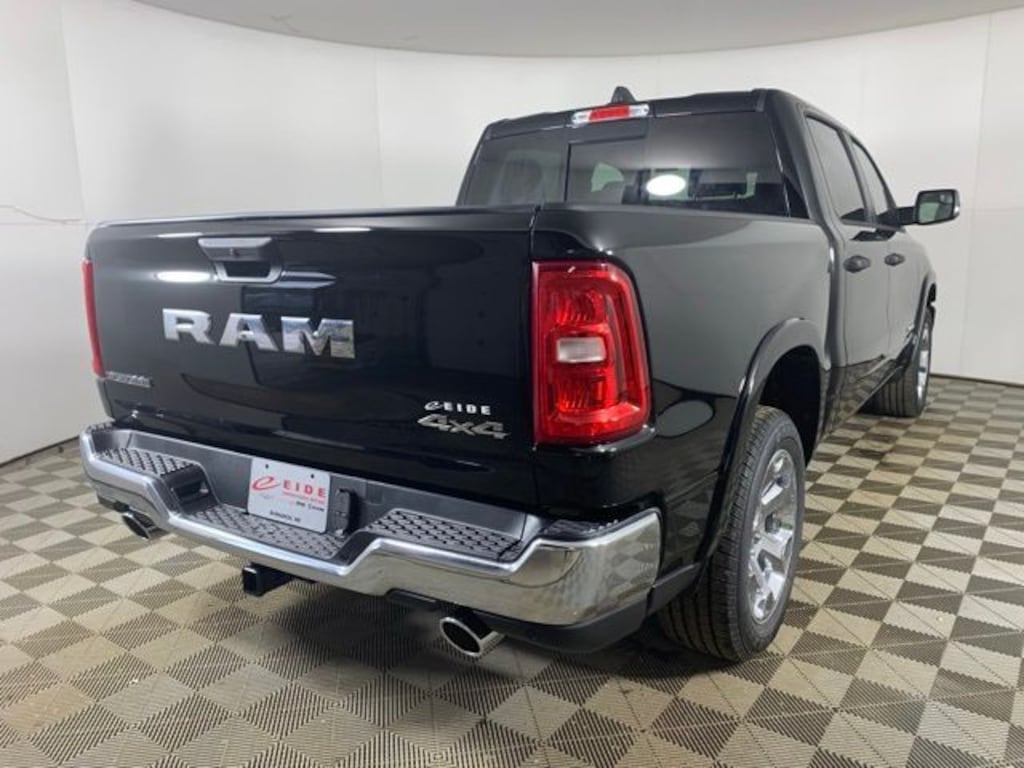 New 2026 Ram 1500 BIG HORN CREW CAB 4X4 5'7 BOX Pickup