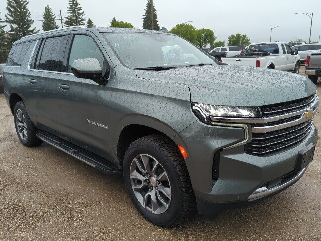 2024 Chevrolet Suburban LT photo 3