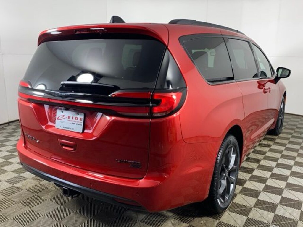 New 2026 Chrysler Pacifica LIMITED AWD Passenger Van