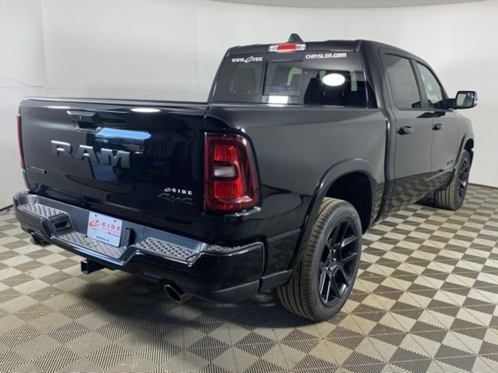 New 2026 Ram 1500 LARAMIE CREW CAB 4X4 5'7 BOX Pickup
