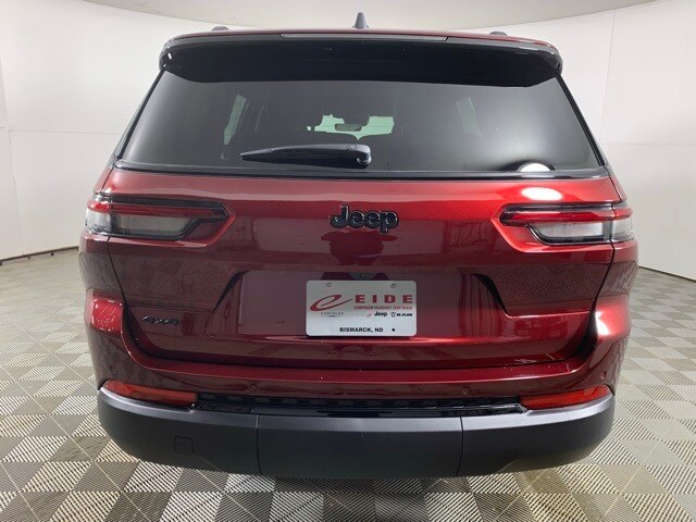 2025 Jeep Grand Cherokee Laredo Altitude X photo 3