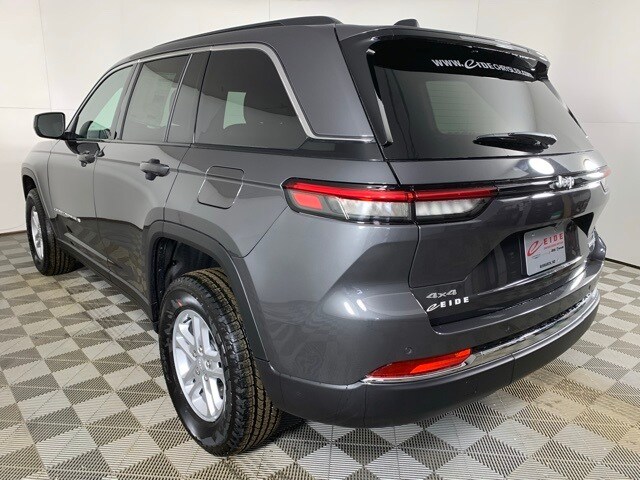 2025 Jeep Grand Cherokee Laredo photo 4