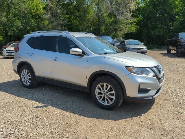 Used 2017 Nissan Rogue SV with VIN KNMAT2MV0HP532221 for sale in Bismarck, ND