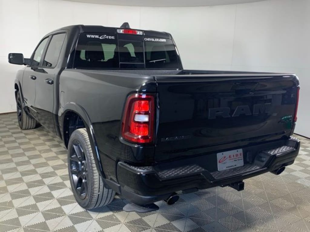 New 2026 Ram 1500 LARAMIE CREW CAB 4X4 5'7 BOX Pickup