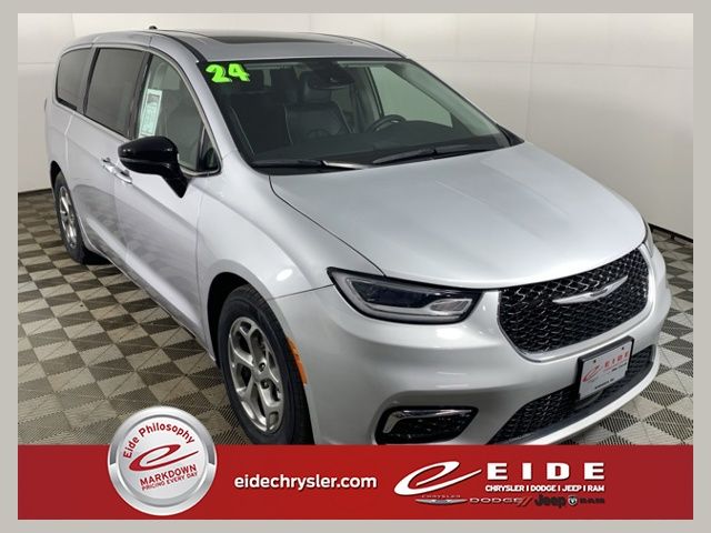 2024 Chrysler Pacifica Limited's photo