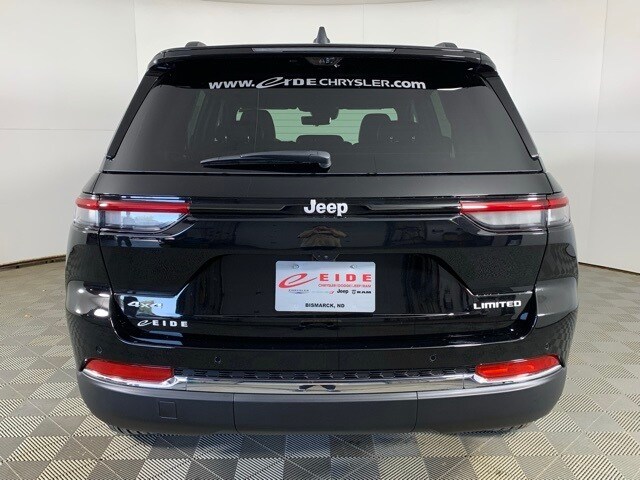 2025 Jeep Grand Cherokee Limited photo 3