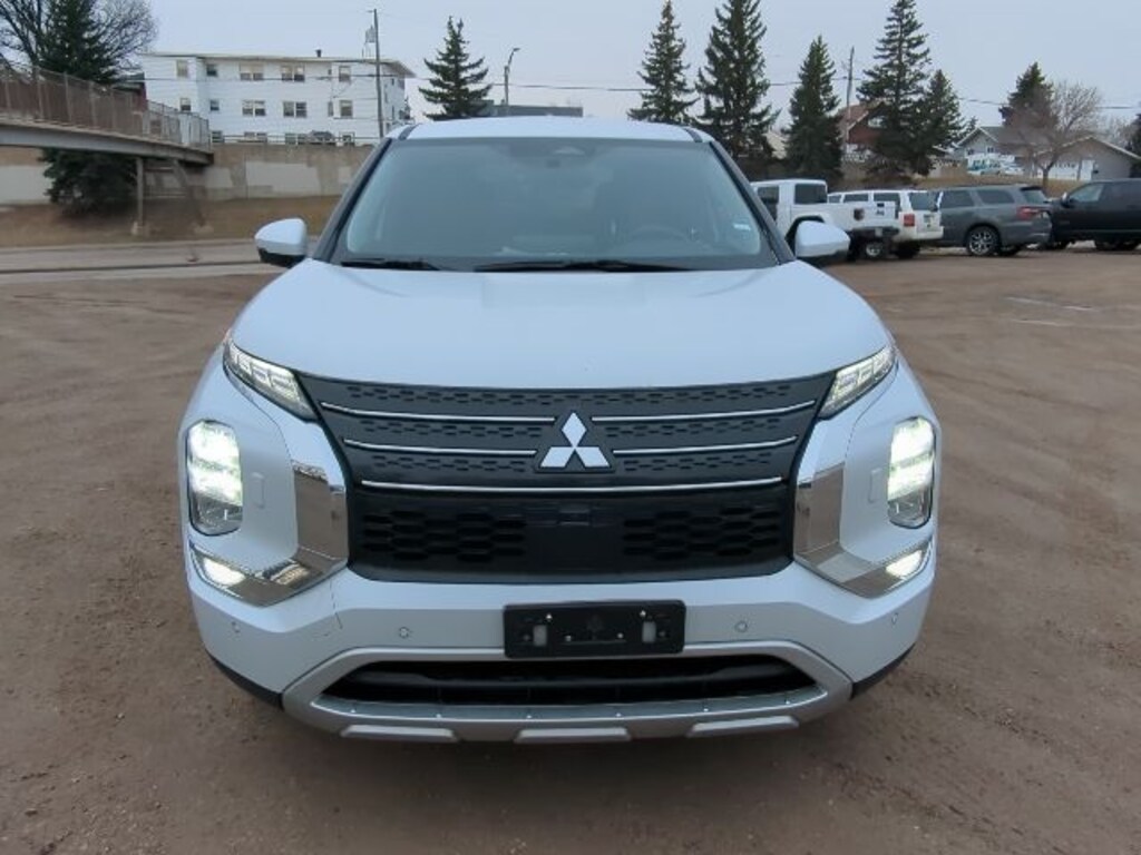 Used 2024 Mitsubishi Outlander SE SUV