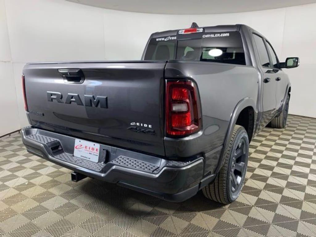 New 2026 Ram 1500 BIG HORN CREW CAB 4X4 5'7 BOX Pickup