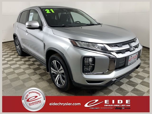 2021 Mitsubishi Outlander SE's photo