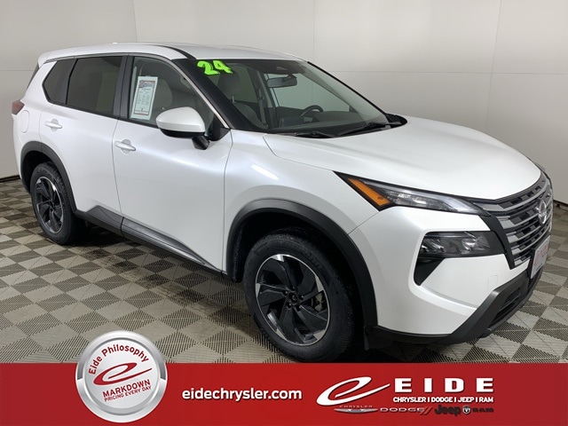 2024 Nissan Rogue SV's photo