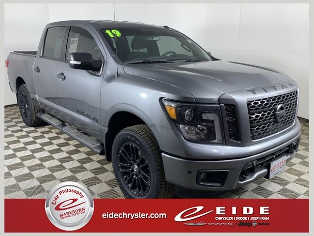 2019 Nissan Titan SV's photo