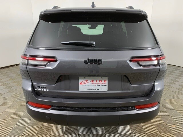 2025 Jeep Grand Cherokee Laredo Altitude X photo 3