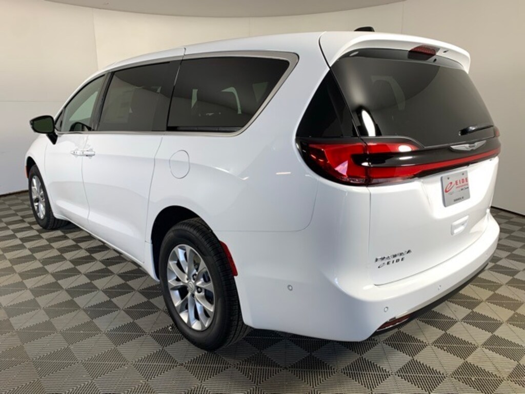 New 2026 Chrysler Pacifica SELECT AWD Passenger Van