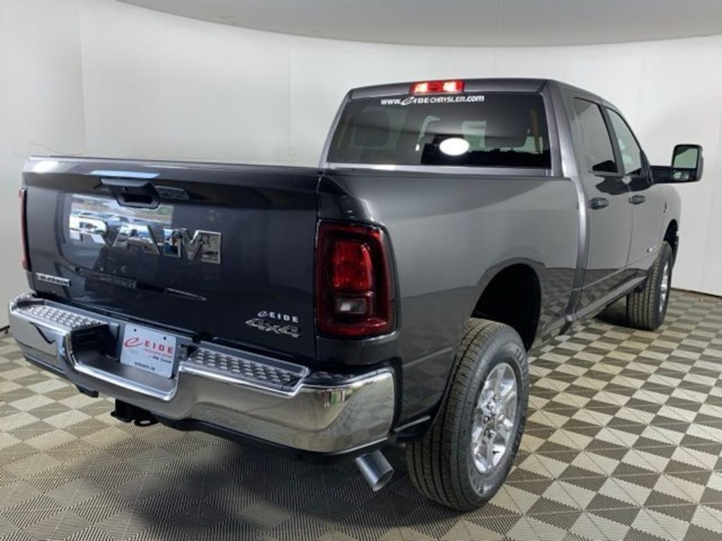 New 2026 Ram 2500 BIG HORN CREW CAB 4X4 6'4 BOX Pickup