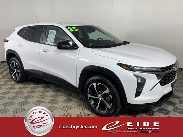 2025 Chevrolet Trax RS's photo