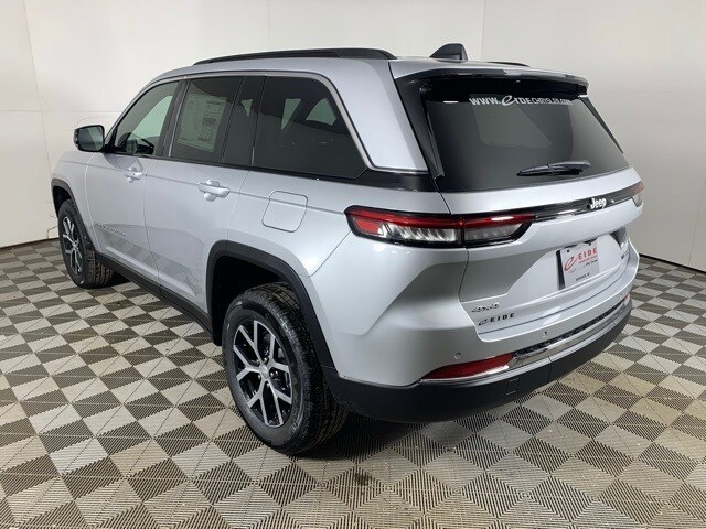 2025 Jeep Grand Cherokee Limited photo 3